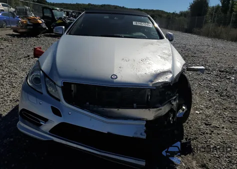 2013 Mercedes-Benz E 550 z USA, uszkodzony, nr VIN WDDKK7DF2DF191102